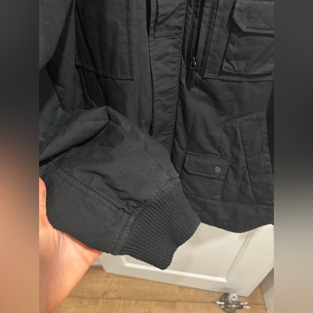 black jacket - Picture 11 of 15